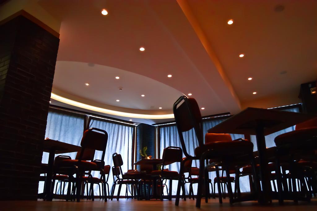 Adonis City Hotel Pátra Kültér fotó