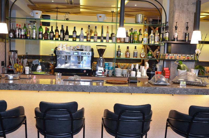 Adonis City Hotel Pátra Kültér fotó