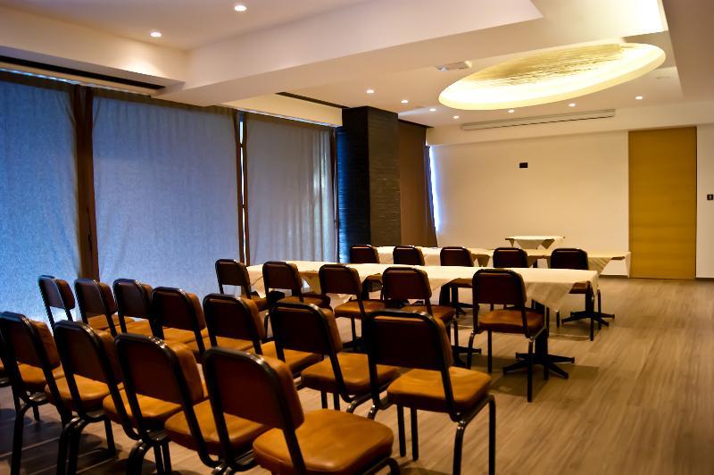 Adonis City Hotel Pátra Kültér fotó