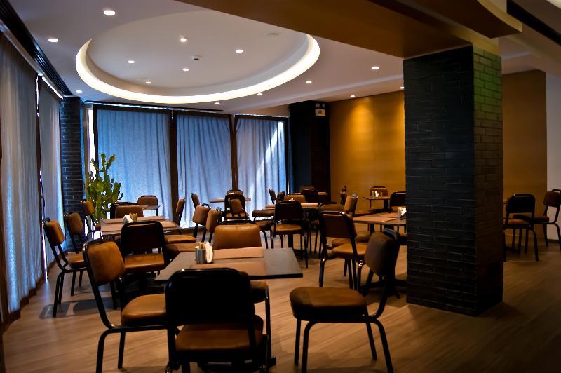 Adonis City Hotel Pátra Kültér fotó