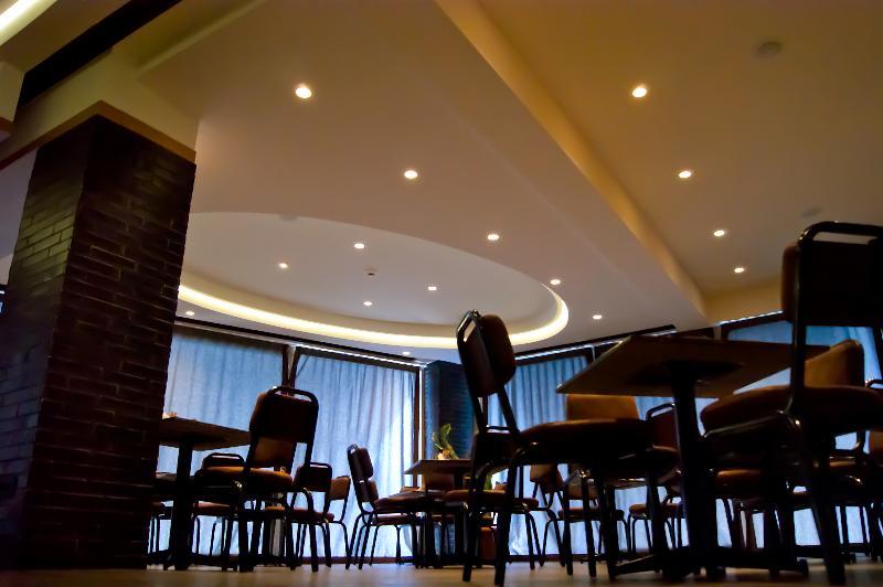 Adonis City Hotel Pátra Kültér fotó